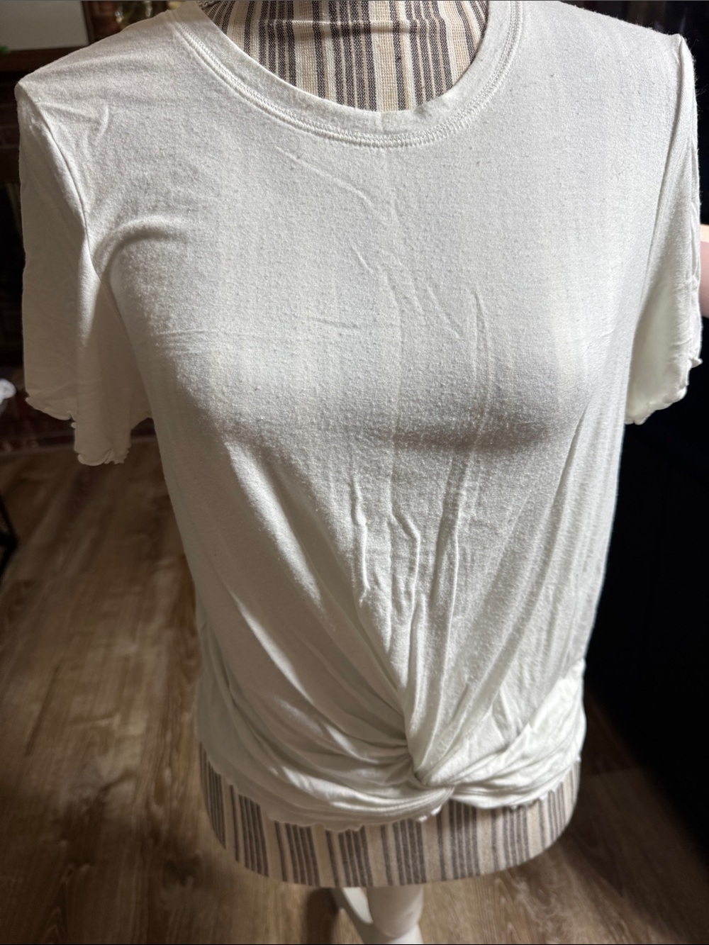 American Eagle Outfitters Cream Twist-Front Short Sleeve Tee